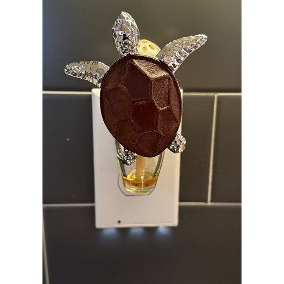 Bath & Body Works Wallflower Turtle Plugin Home Fragrance Diffuser NO Light - Picture 1 of 6
